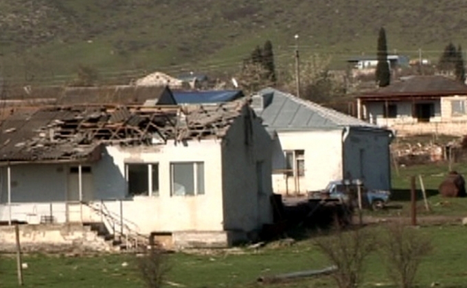 В результате обстрела азербайджанскими ВС села Матагис повреждены крыши и окна