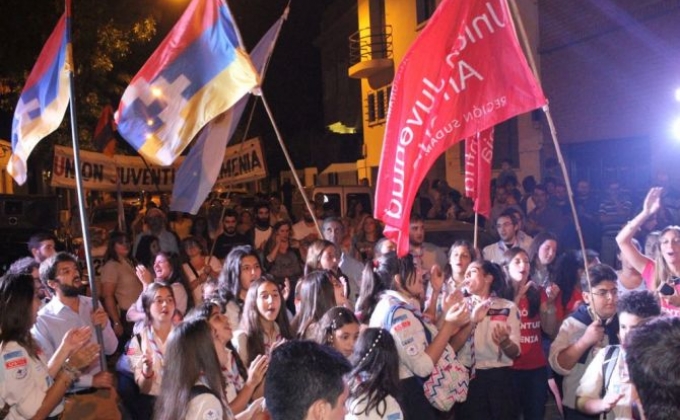 Արգենտինահայերը բողոքի ցույց են անցկացրել Արգենտինայում Ադրբեջանի դեսպանության առջև