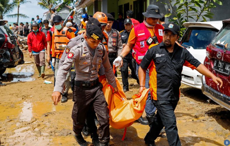 Число жертв цунами в Индонезии возросло до 373
