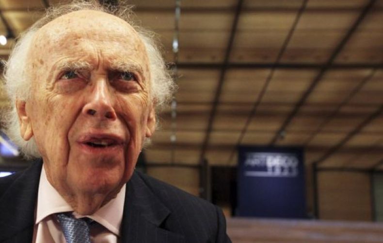 Nobel prize winner James Watson loses titles after claims over race