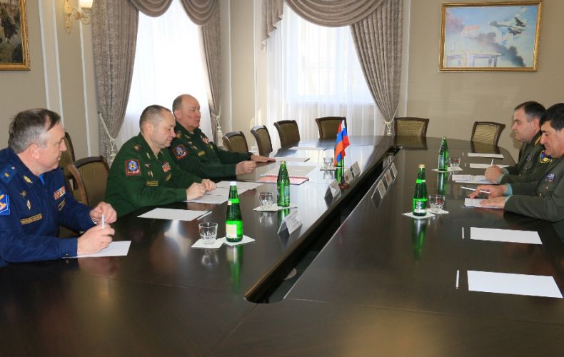 ՀՀ ԶՈւ ԳՇ պետը հանդիպել է ՌԴ Հարավային ռազմական շրջանի հրամանատարի հետ
