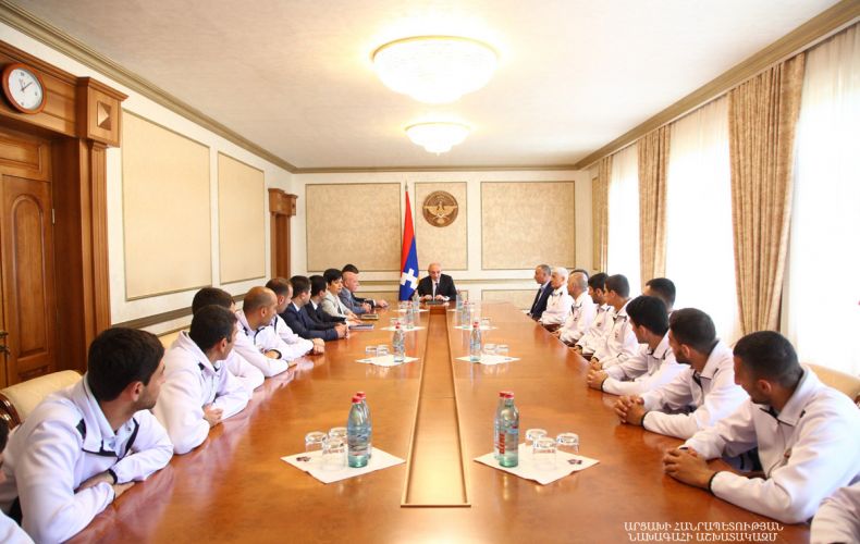 Bako Sahakyan held a meeting with Artsakh national football team
