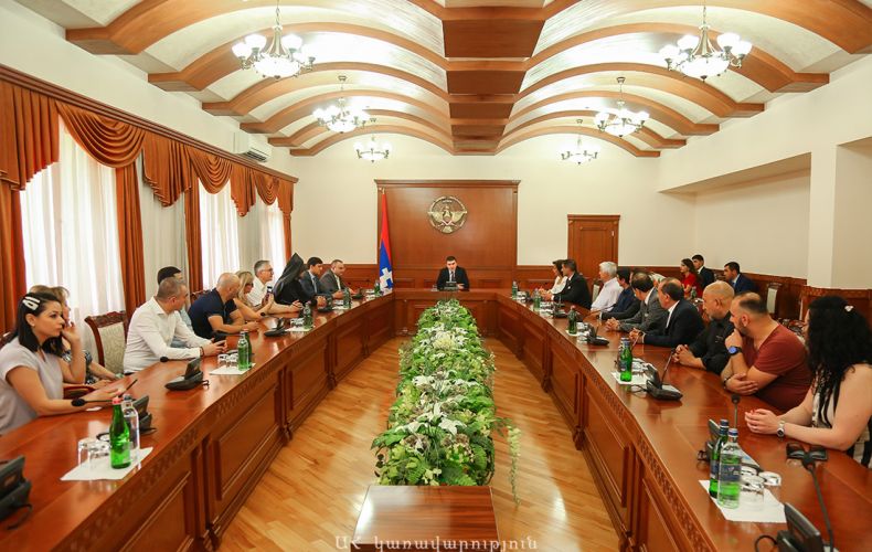 Artsakh State Minister hosted a group of participants of 