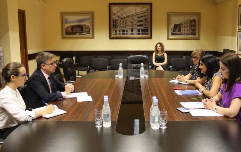 Armenia, Uruguay discuss enhancing healthcare cooperation