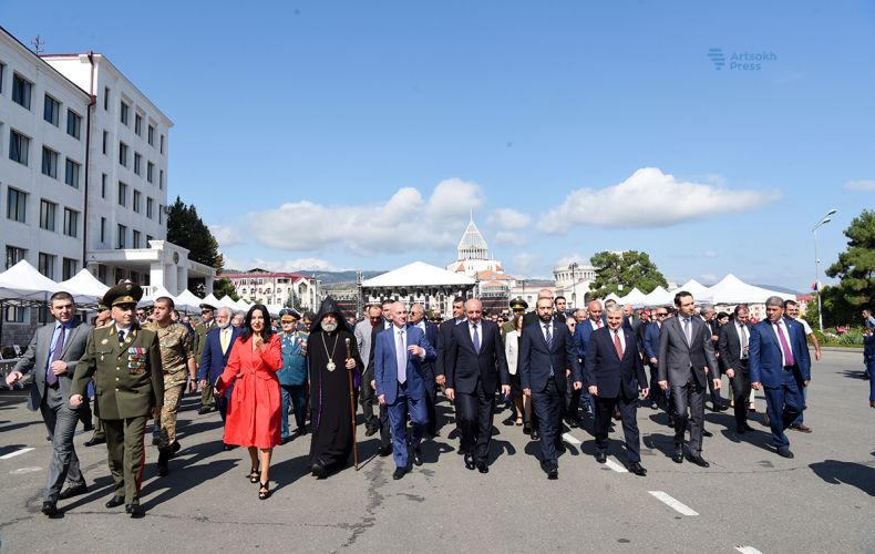 В Степанакерте стартовали праздничные мероприятия, посвященные 28-летию провозглашения Республики Арцах