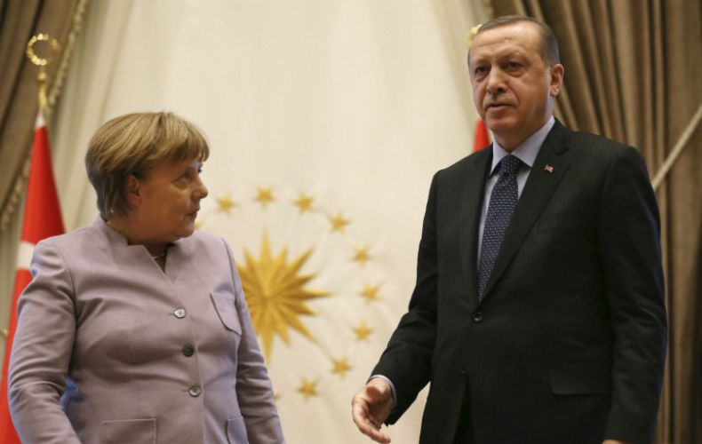 Эрдоган и Меркель обсудили двусторонние отношения и беженцев
