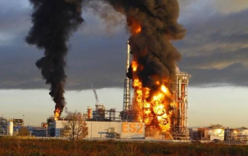На севере Италии произошел взрыв на нефтеперерабатывающем предприятии

