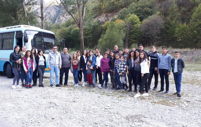 Շահումյանի  շրջանից  28  աշակերտ   եռօրյա այցով մեկնել է Մայր Հայաստան. «Արարիչ» հիմնադրամ
