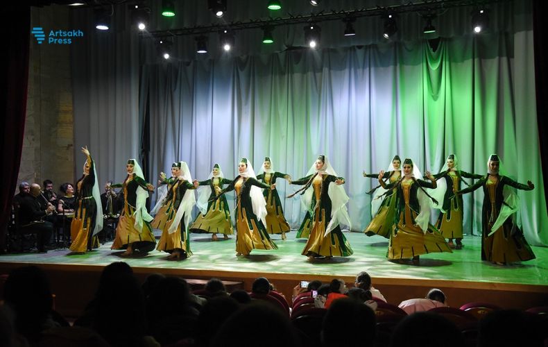 В Степанакерте состоялся концерт Государственного ансамбля танца Армении (фото)