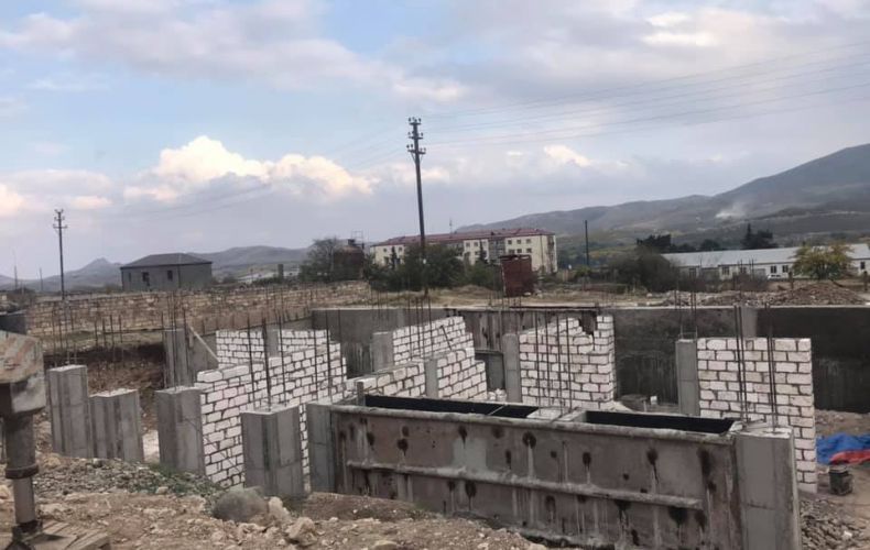 Three multi-apartment buildings being constructed in Askeran