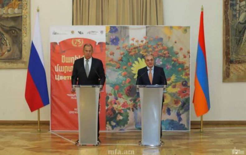 Министры  ИД Армении и России открыли выставку картин Мартироса Сарьяна «Цветы бойцам»
