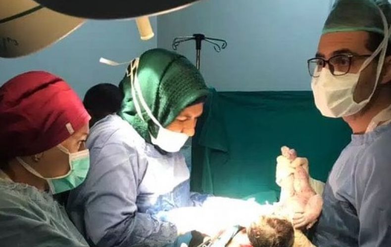 Սիրիայում հումանիտար առաքելություն իրականացնող խմբի հայ բժիշկներից մեկը Հալեպի զինհոսպիտալում ծննդկանի ու նորածնի կյանքեր է փրկել
