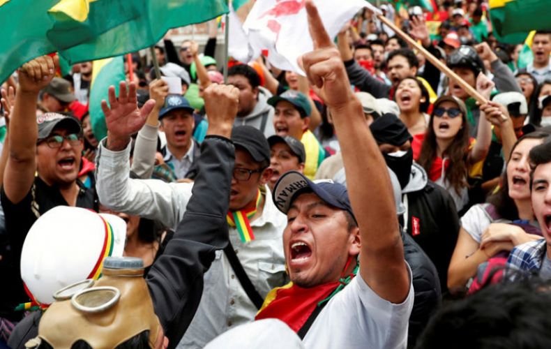 Из-за протестов в Боливии США эвакуируют семьи своих чиновников