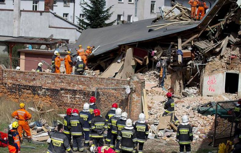 Число жертв обрушения жилого дома в Польше увеличилось до шести