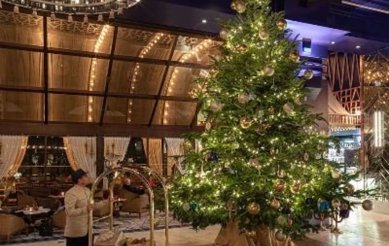 В Испании установили самую дорогую рождественскую елку в мире