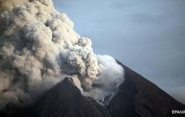 СМИ: в Индонезии произошло извержение самого активного в стране вулкана Мерапи