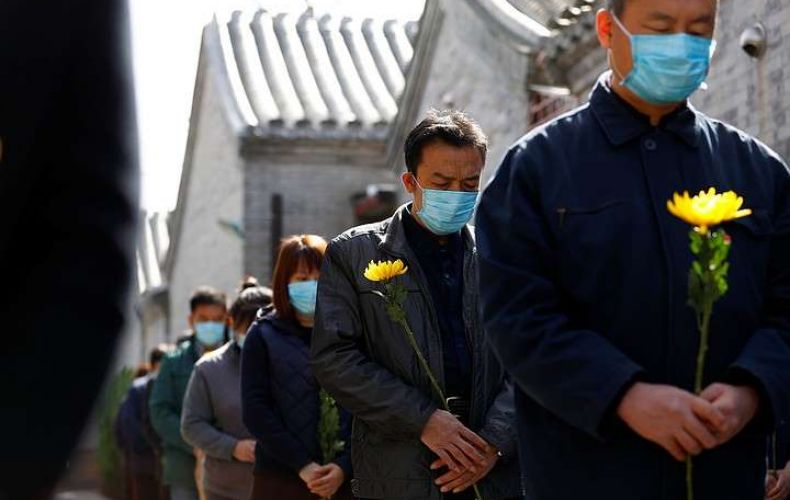 Չինաստանում հարգել են կորոնավիրուսից մահացածների հիշատակը. РИА Новости

