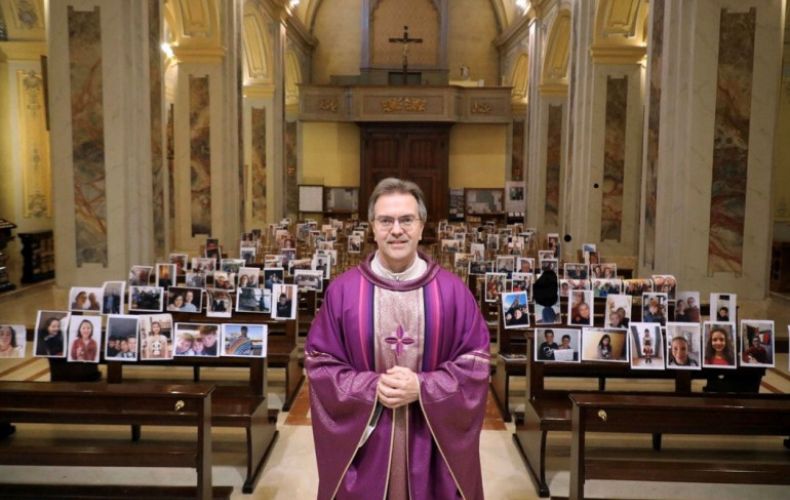 Իտալացի քահանան կիրակնօրյա պատարագ է մատուցել՝ եկեղեցում տեղադրելով կարանտինի մեջ գտնվող հավատացյալների լուսանկարները. CNN
