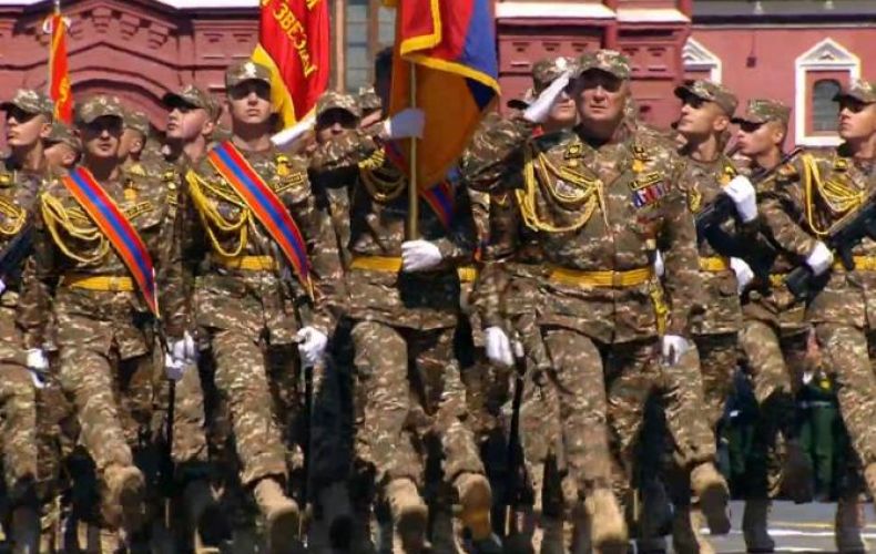 По Красной площади торжественным маршем прошел армянский контингент из 75 человек