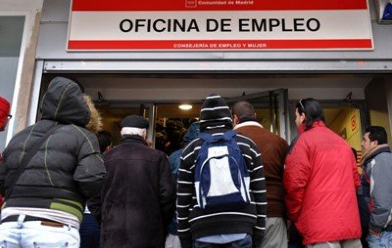 В Испании число безработных увеличилось почти на треть