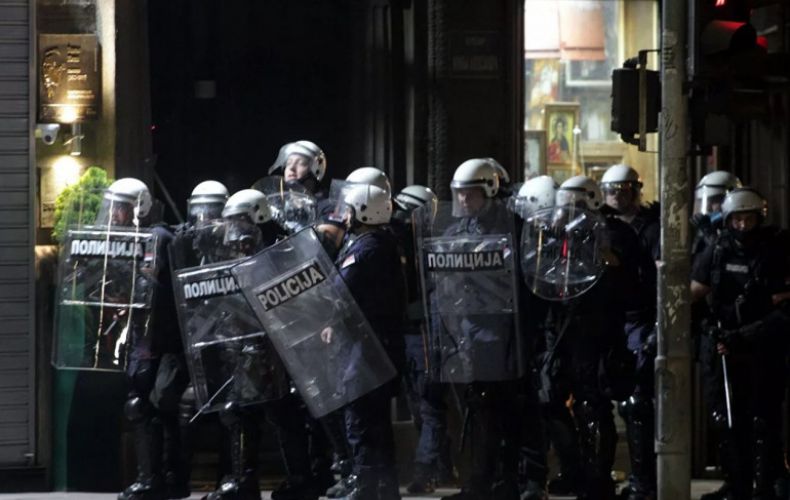 Բելգրադում հակակառավարական ցույցերը շարունակվում են. ոստիկանների ուղղությամբ նետվում են քարեր, հրատեխնիկա

