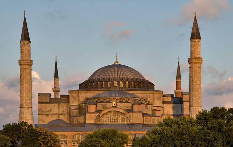 Гарегин II обратился к решению властей Турции превратить Собор Святой Софии в мечеть
