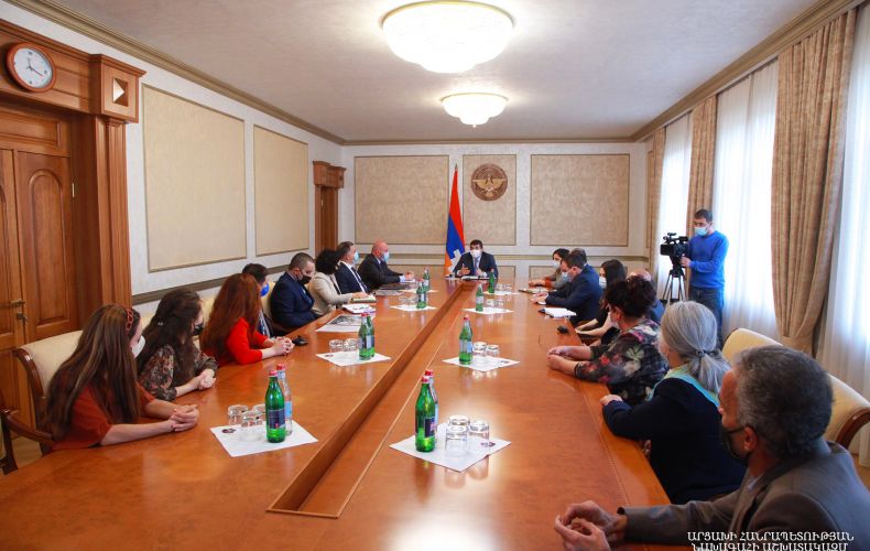 The building of the Stepanakert State Dramatic Theater after Vahram Papazyan will be reconstructed. President Harutyunyan met the collective of the Theatre