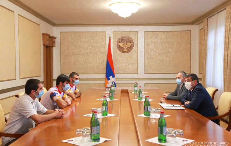 President Harutyunyan received world recordholders brothers Youri and Arthur Saqunts