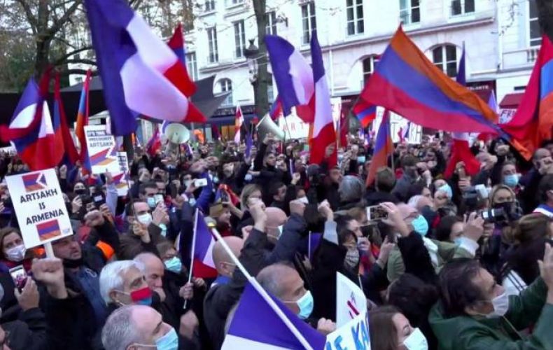 Հազարավոր հայեր Փարիզում բողոքի ակցիայով պահանջում են ճանաչել Արցախի անկախությունը