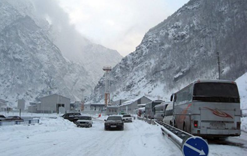 Լարսի ճանապարհը բաց է բոլոր մեքենաների համար. ռուսական կողմում կուտակված է 600 բեռնատար
