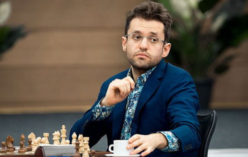 Magnus Carlsen defeats Levon Aronian