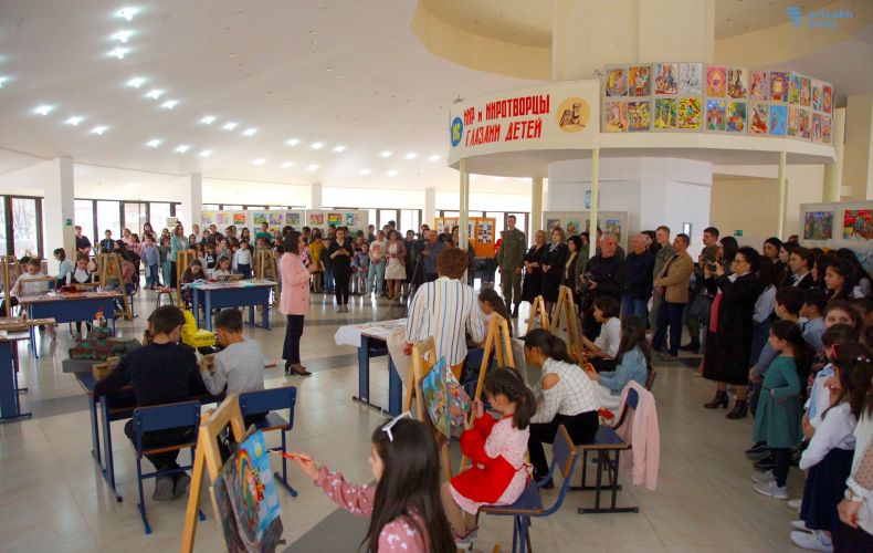 В Степанакерте прошла выставка под названием «Мир и миротворцы глазами детей»