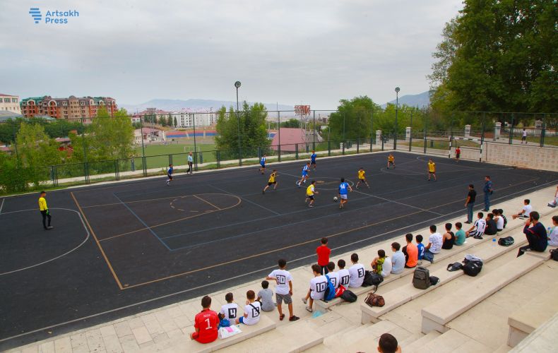 В Степанакерте проходит юношеский турнир по футболу