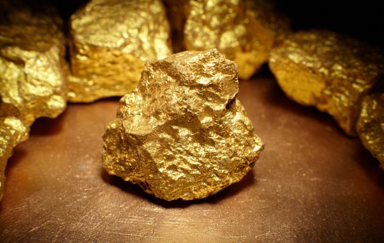 Цена на золото умеренно поднимается