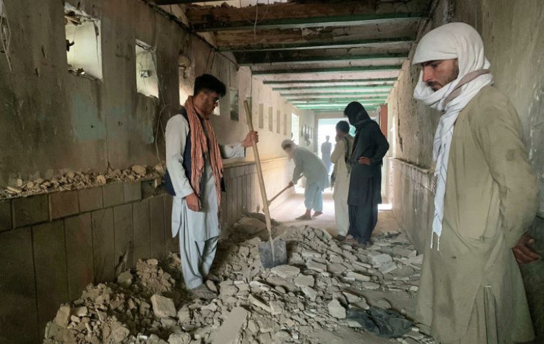 Число погибших при взрыве в афганской мечети выросло до 63