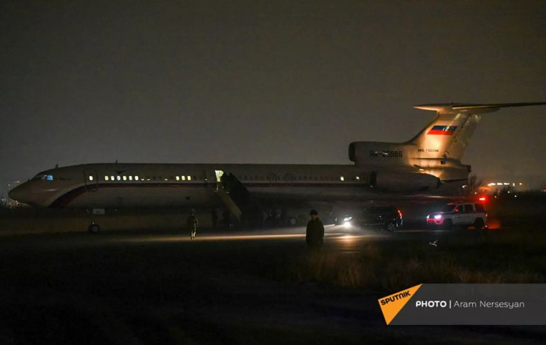Самолет с армянскими пленными приземлился на борту в Ереване