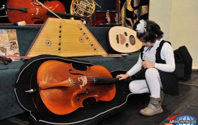 Музыкальным школам Арцаха вручат в дар инструменты