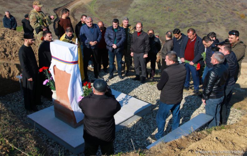 Президент Арутюнян принял участие в церемонии открытия памятника-хачкара  в оборонительном секторе Мачкалашена