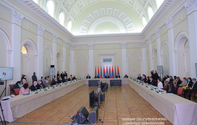 Президент Арутюнян принимает участие в заседании Совета попечителей Всеармянского фонда «Айастан»
