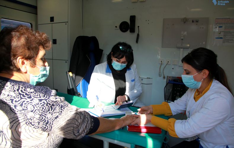 В Степанакерте гражданам впервые сделали прививки на мобильном пункте вакцинации