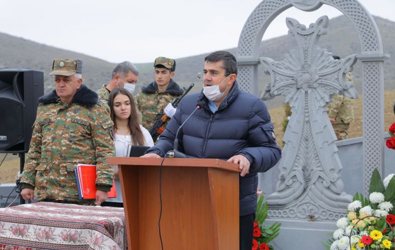 Президент Арутюнян в г.Мартуни принял участие в церемонии открытия памятника- хачкара, возведенного в память о погибших семи артиллеристах