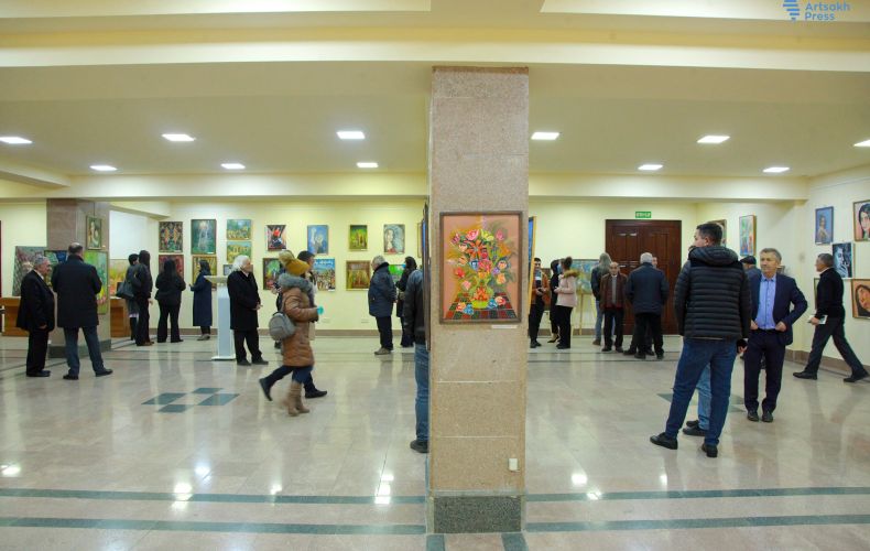 В Степанакерте открылась выставка картин Рафаэля Петросяна