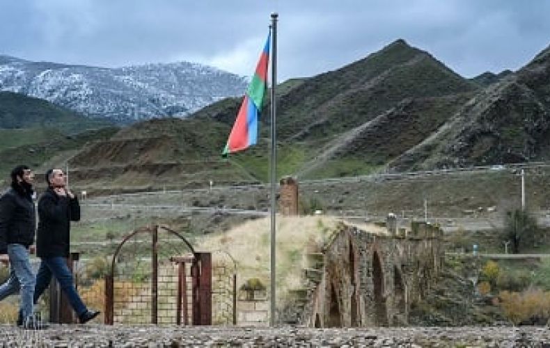 Азербайджанский военный подорвался на мине в Карвачаре