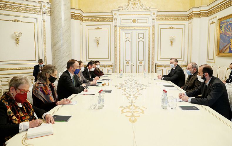 Пашинян и делегация ЕС обсудили важность активизации работы посредников МГ ОБСЕ