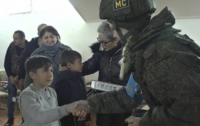 Российские миротворцы оказали гуманитарную помощь более 50 детям из малообеспеченных семей в селе Кочогот Арцаха