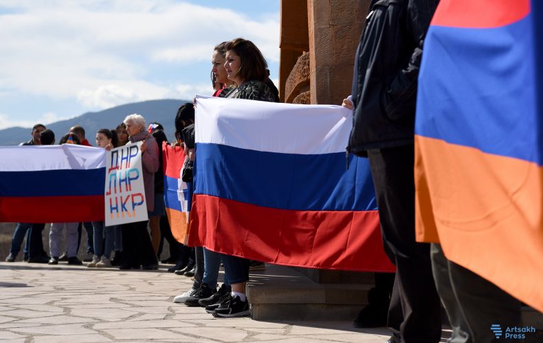 В Степанакерте прошла мирная акция в защиту права на признание Донецкой и Луганской Народных Республик
