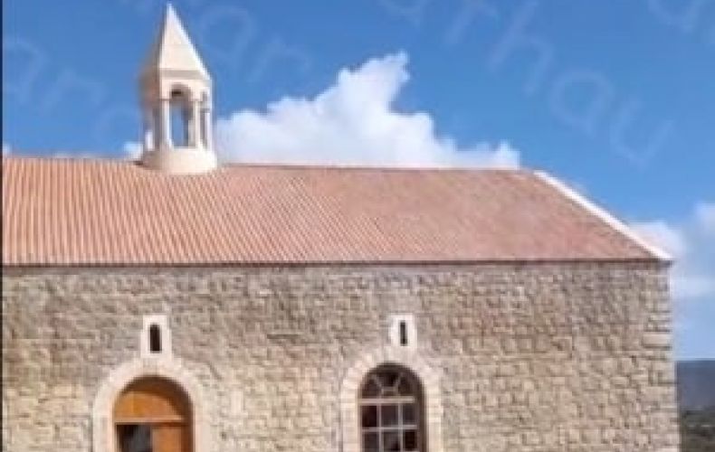 Азербайджанцы осквернили армянскую церковь в оккупированном селе Тох, сорвав крест купола (видео)