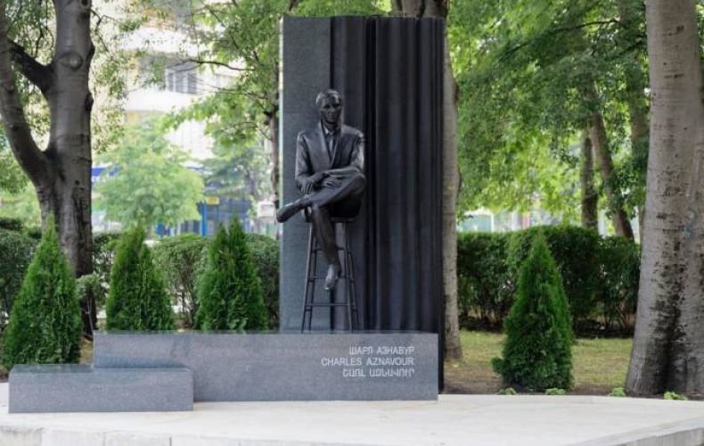 В Болгарии, в Варне состоялась торжественная церемония открытия памятника Шарлю Азнавуру