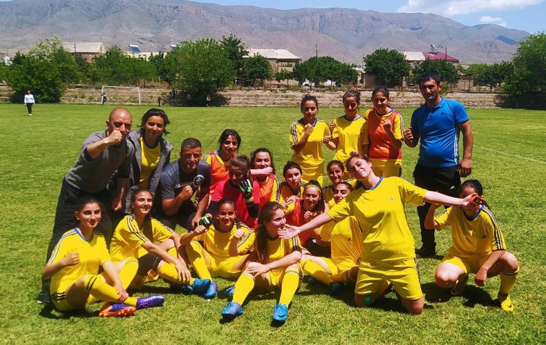 Команда «Нагорный Арцах- девушки» стала серебряным призером чемпионата Армении по футболу