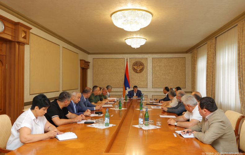 Президент Арутюнян созвал расширенное заседание Совета безопасности